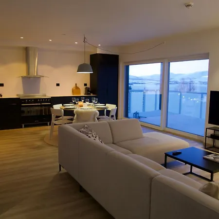 Premium With Beautiful View Apartment